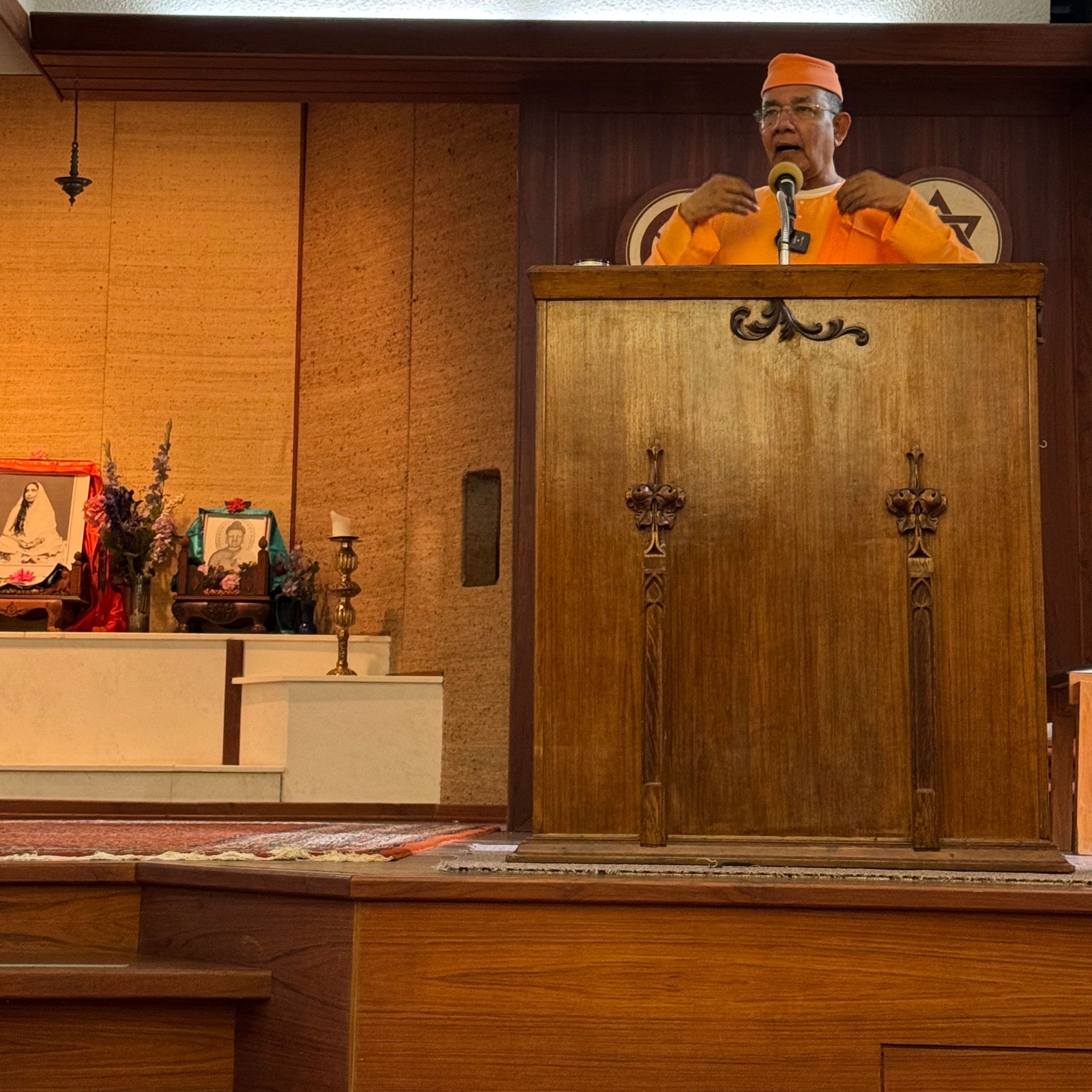 Swami Ishatmananda-1.jpg